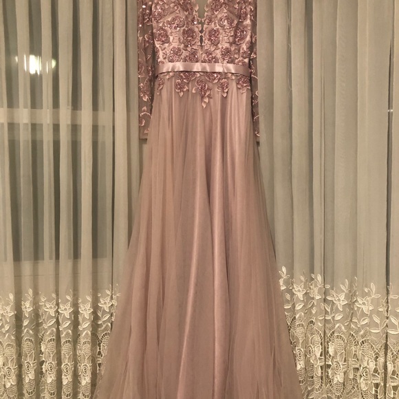 Gorgeous long princess dress for special occasion - Picture 7 of 8